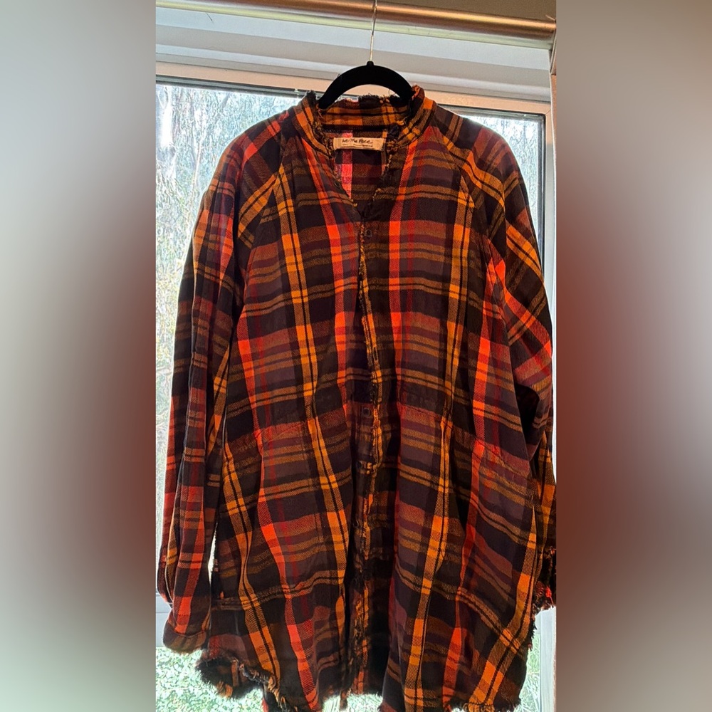 Women’s Free People oversized flannel. Raw hem detail.